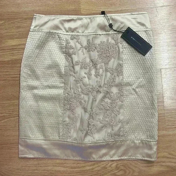 BCBGMAXAZRIA
Skirt Solid Sz 4 Silk Lace Design- New - Picture 2 of 5